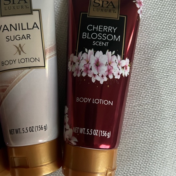 Spa Luxury (3) Pack of Scented Body Lotions Vanilla Sugar,Cherry Blossom - Picture 2 of 3